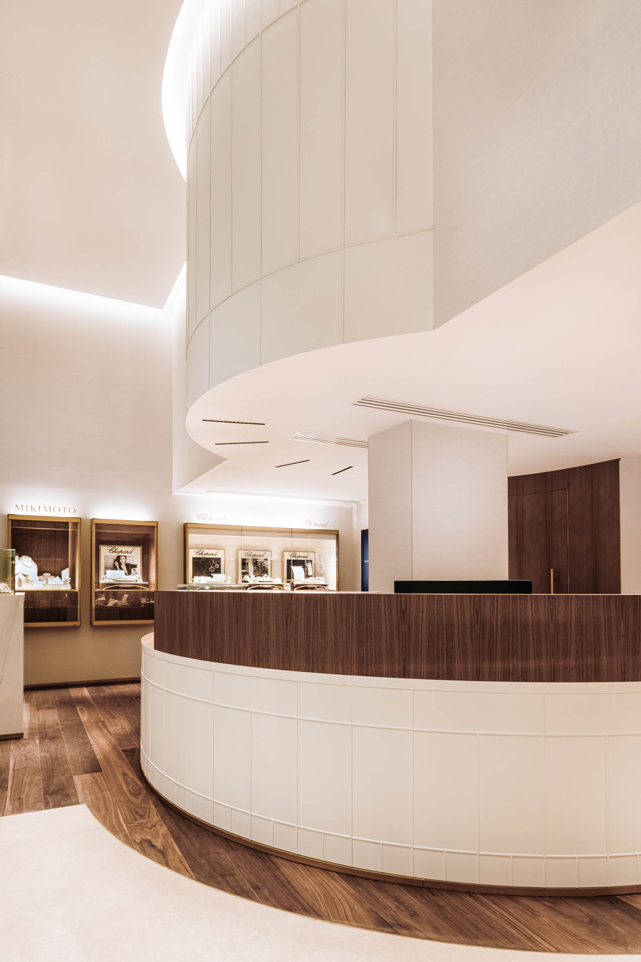Multi-brand Boutique by DOBAS AG | Shop interiors