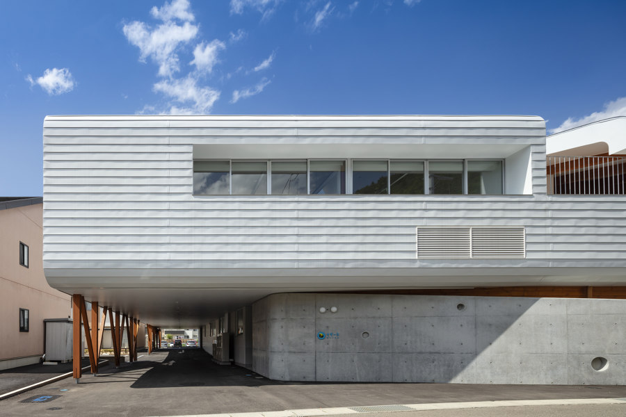 Tesoro Nursery School di Aisaka Architects' Atelier | Scuole