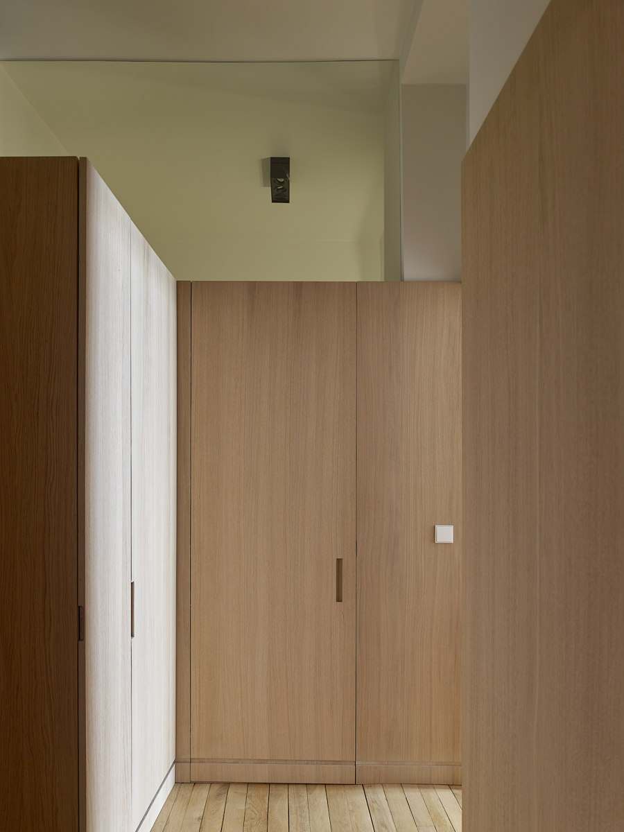 P - Flat von Gitai Architects | Wohnräume