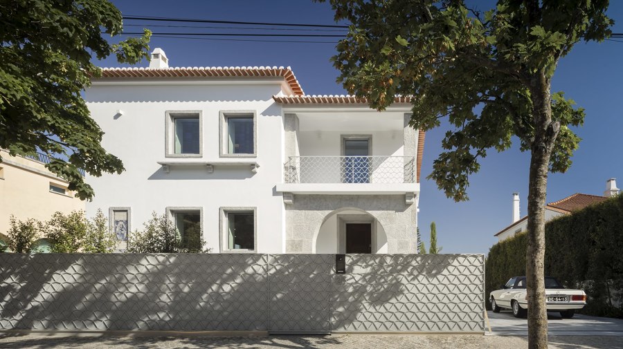 House AD25 von João Tiago Aguiar Arquitectos | Einfamilienhäuser