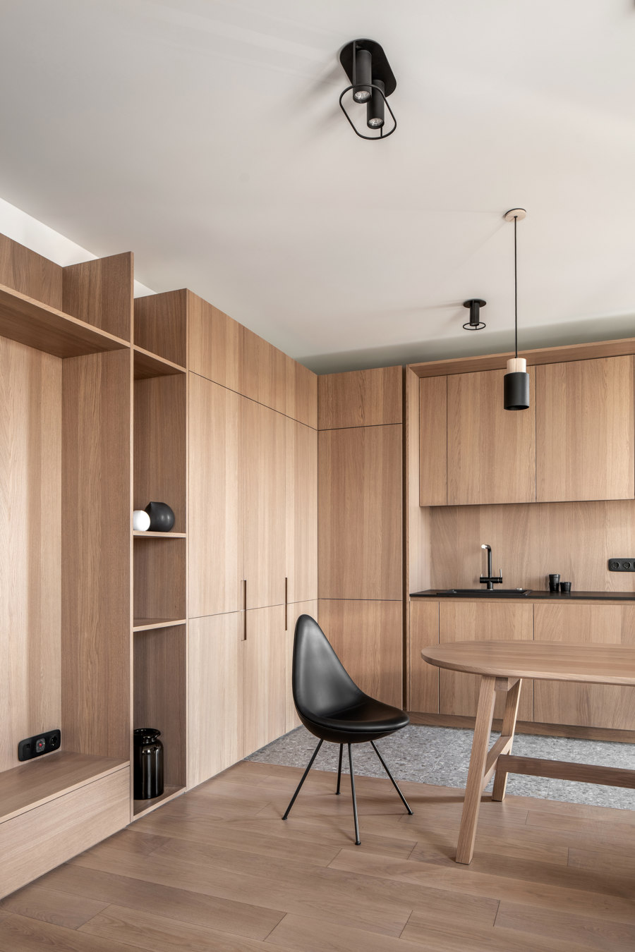 Zarichnyy Apartment di FILD Design Thinking Company | Locali abitativi