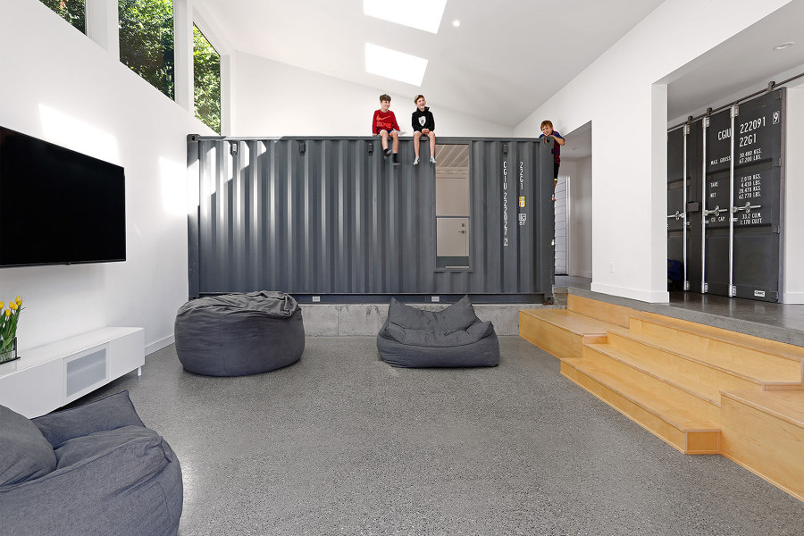 The Wyss Family Container House di Paul Michael Davis Architects | Locali abitativi