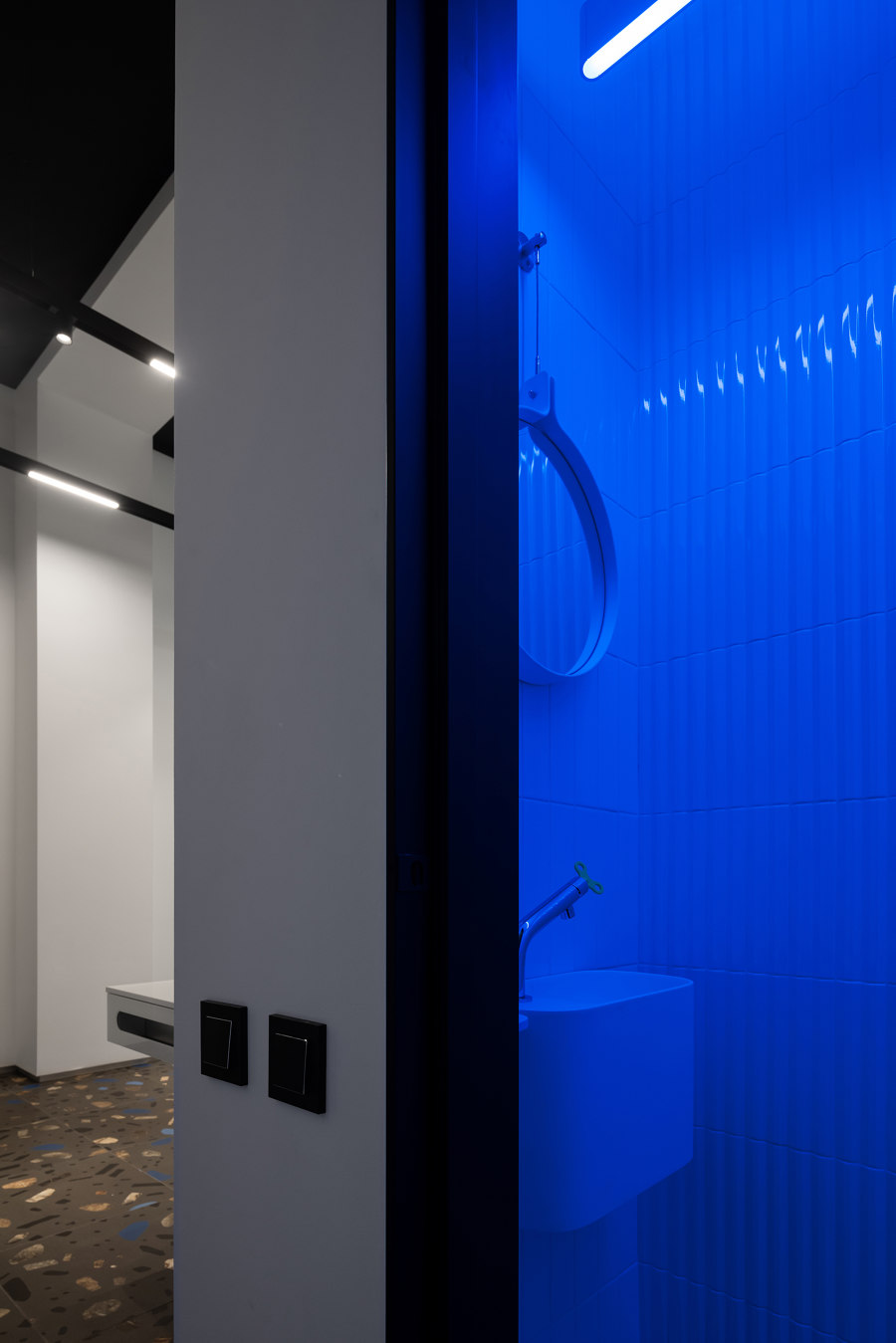 Crane Design Showroom von SA lab | Shop-Interieurs