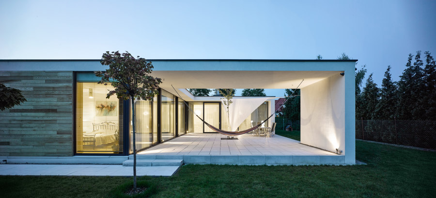 House With A Hammock di Stoprocent Architekci | Case unifamiliari