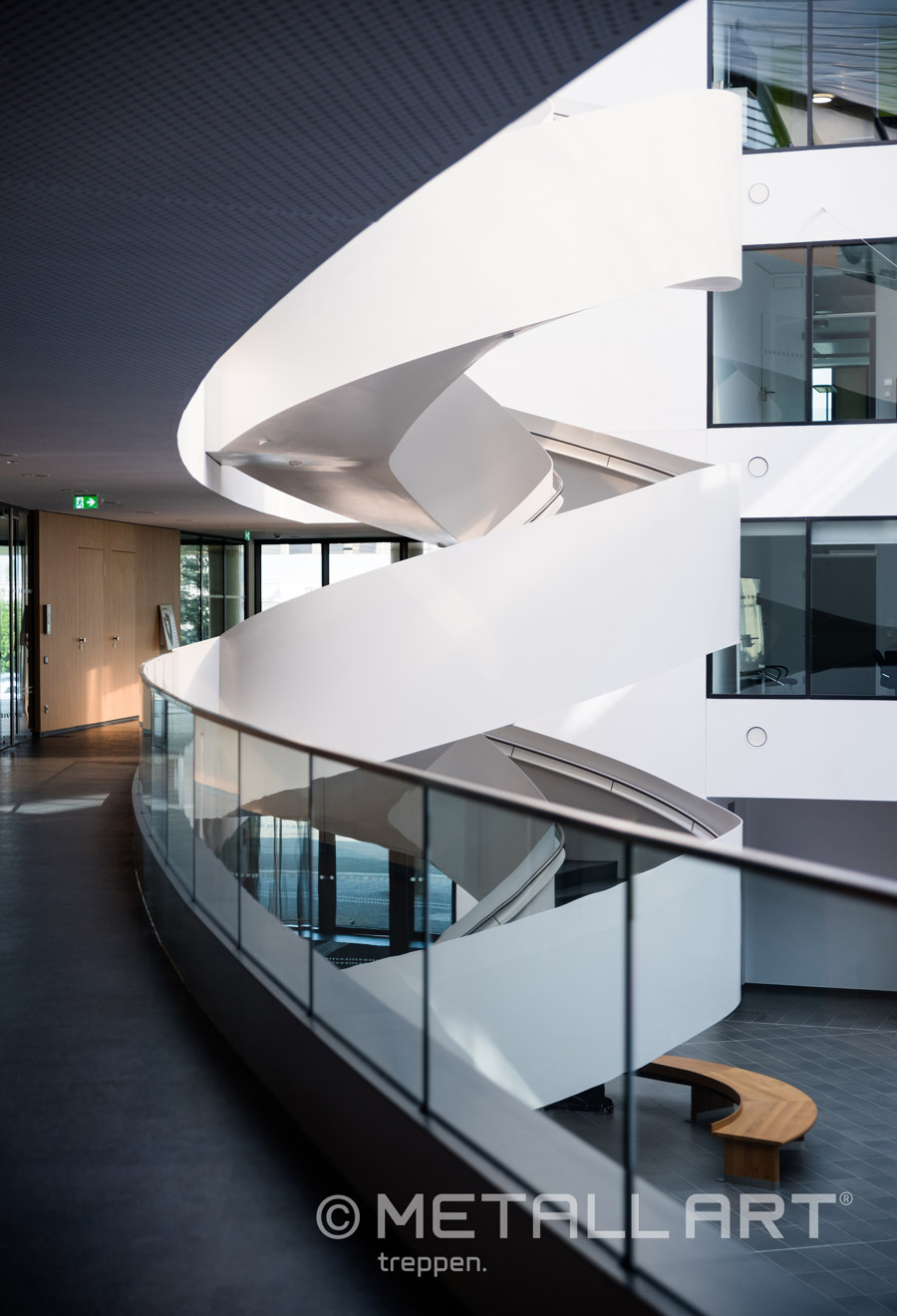 Eindrucksvolle Designtreppe im Lilienthalhaus Braunschweig von MetallArt Treppen | Herstellerreferenzen