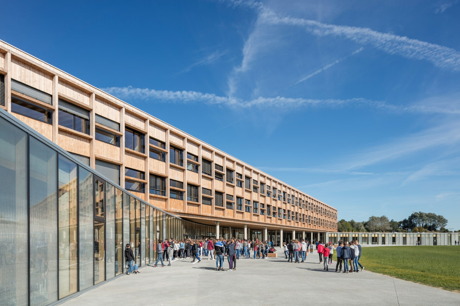 Collège Simone Veil by Dietrich Untertrifaller | Schools