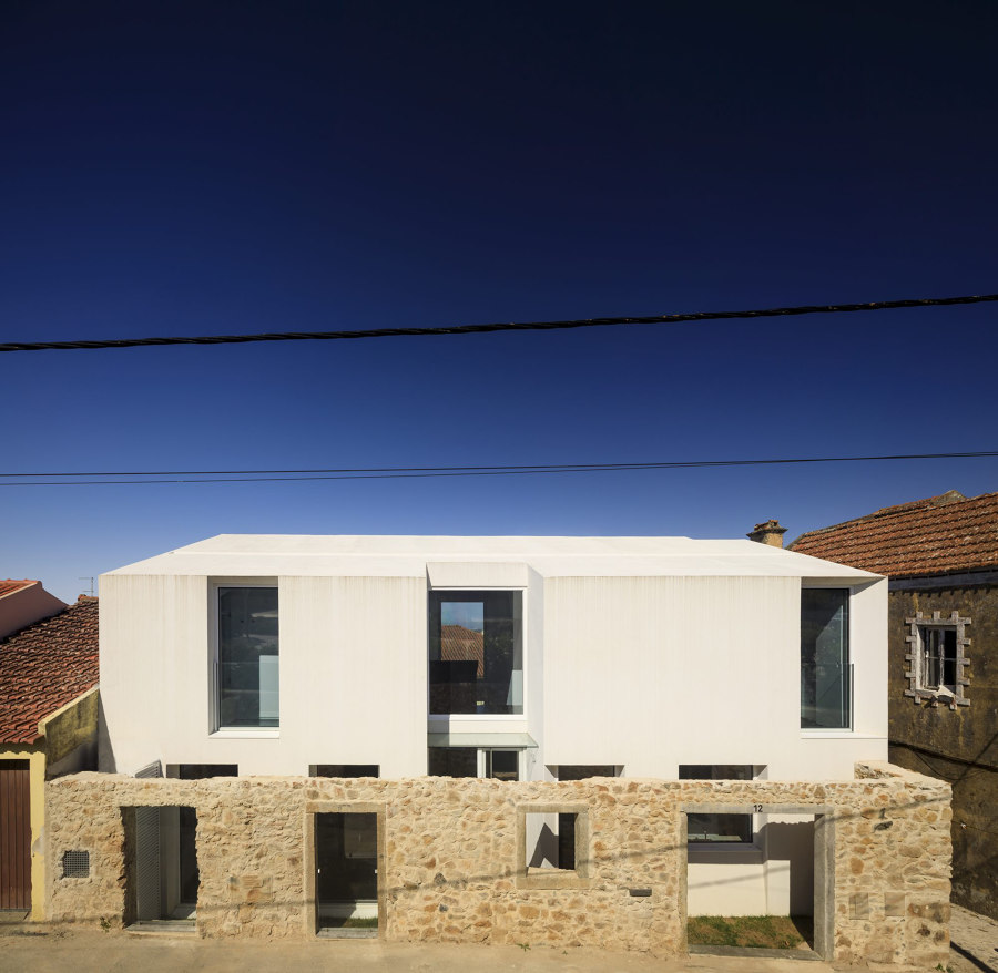 Mafra House by João Tiago Aguiar Arquitectos | Detached houses
