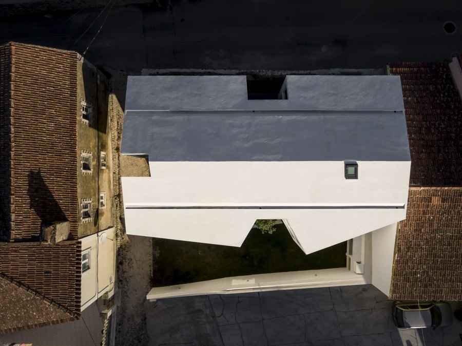 Mafra House by João Tiago Aguiar Arquitectos | Detached houses