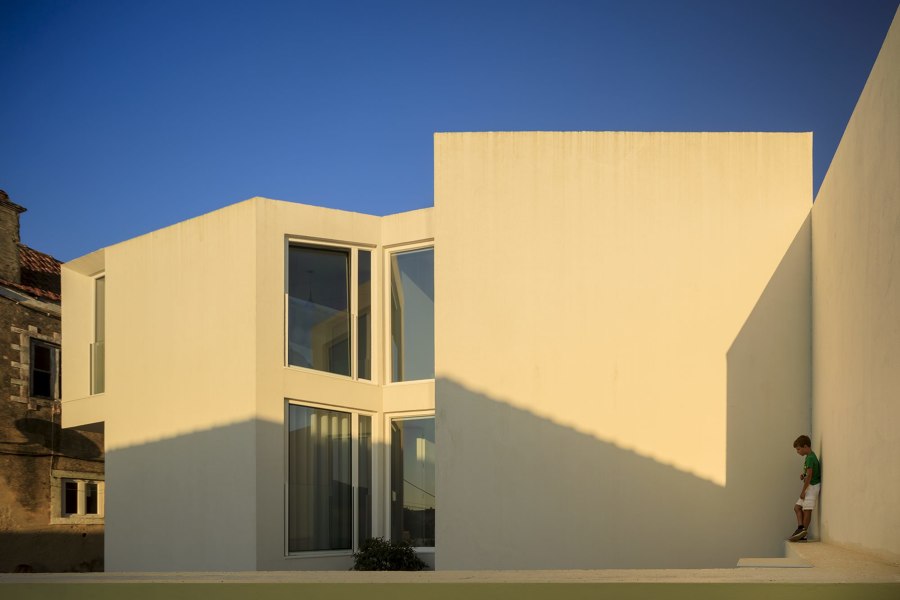 Mafra House von João Tiago Aguiar Arquitectos | Einfamilienhäuser