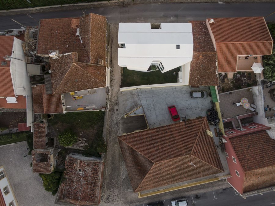 Mafra House di João Tiago Aguiar Arquitectos | Case unifamiliari