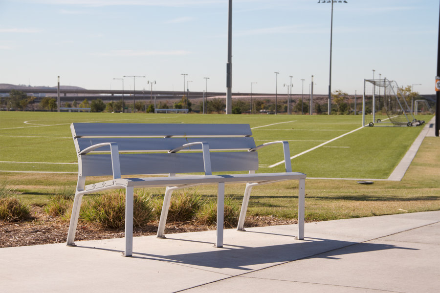 Diseño y funcionalidad en un parque polideportivo en Irvine |  | URBIDERMIS SANTA & COLE