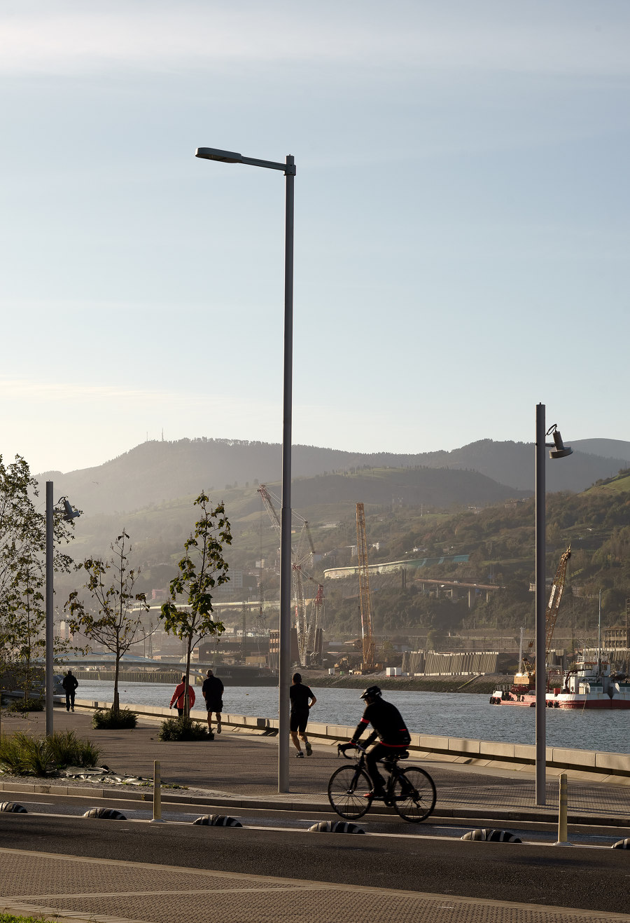 Regeneración urbana de una ribera portuaria en Zorrotzaurre de Urbidermis | Referencias de fabricantes