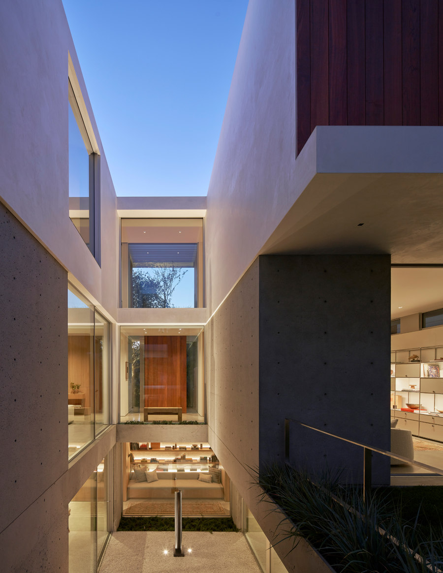 Vertical Courtyard House de Montalba Architects | Maisons particulières