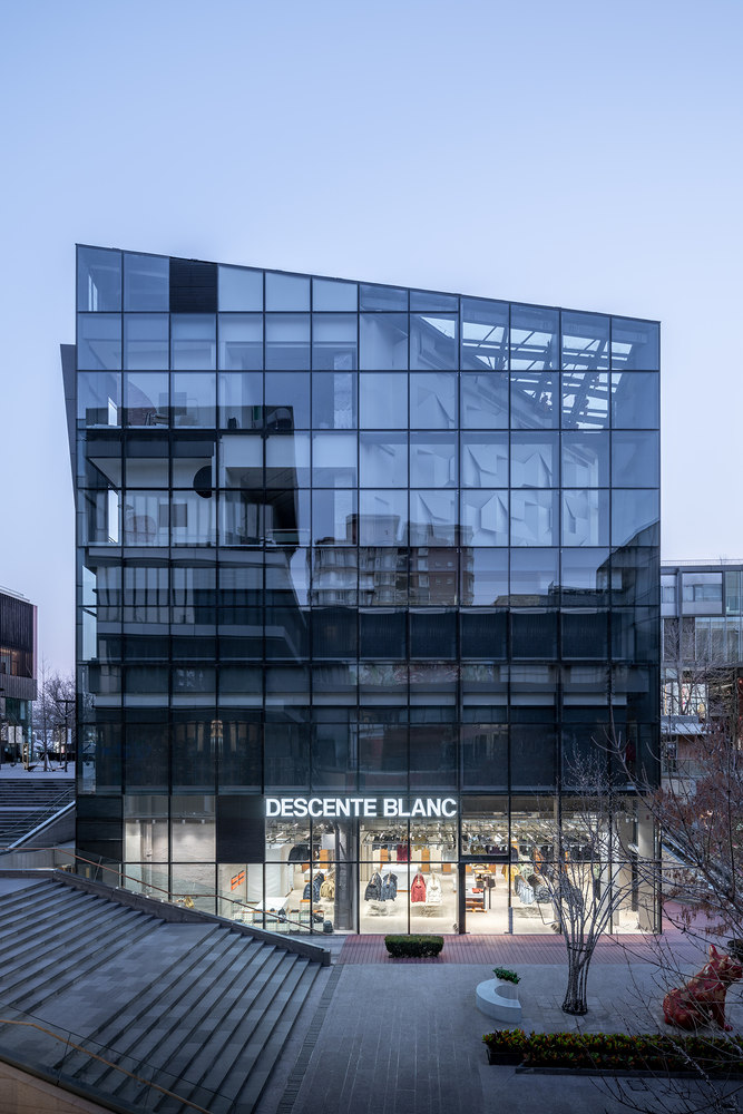 Descente Blanc Beijing di Schemata Architects + Jo Nagasaka | Negozi - Interni