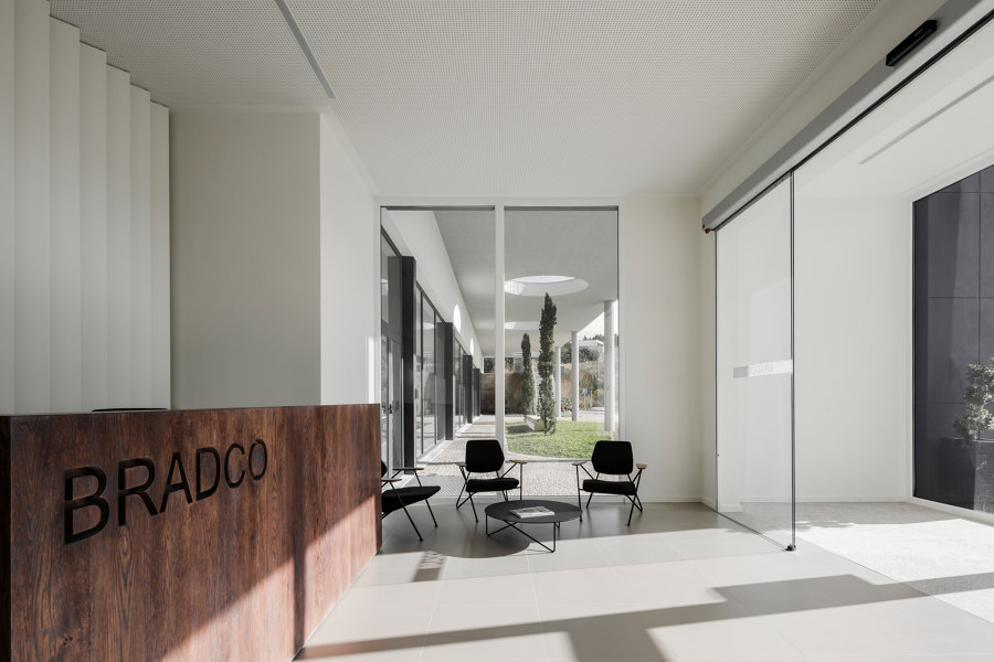 Bradco von Em Paralelo | Bürogebäude