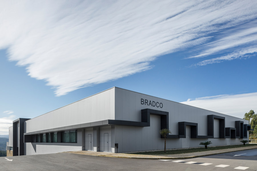 Bradco by Em Paralelo | Office buildings