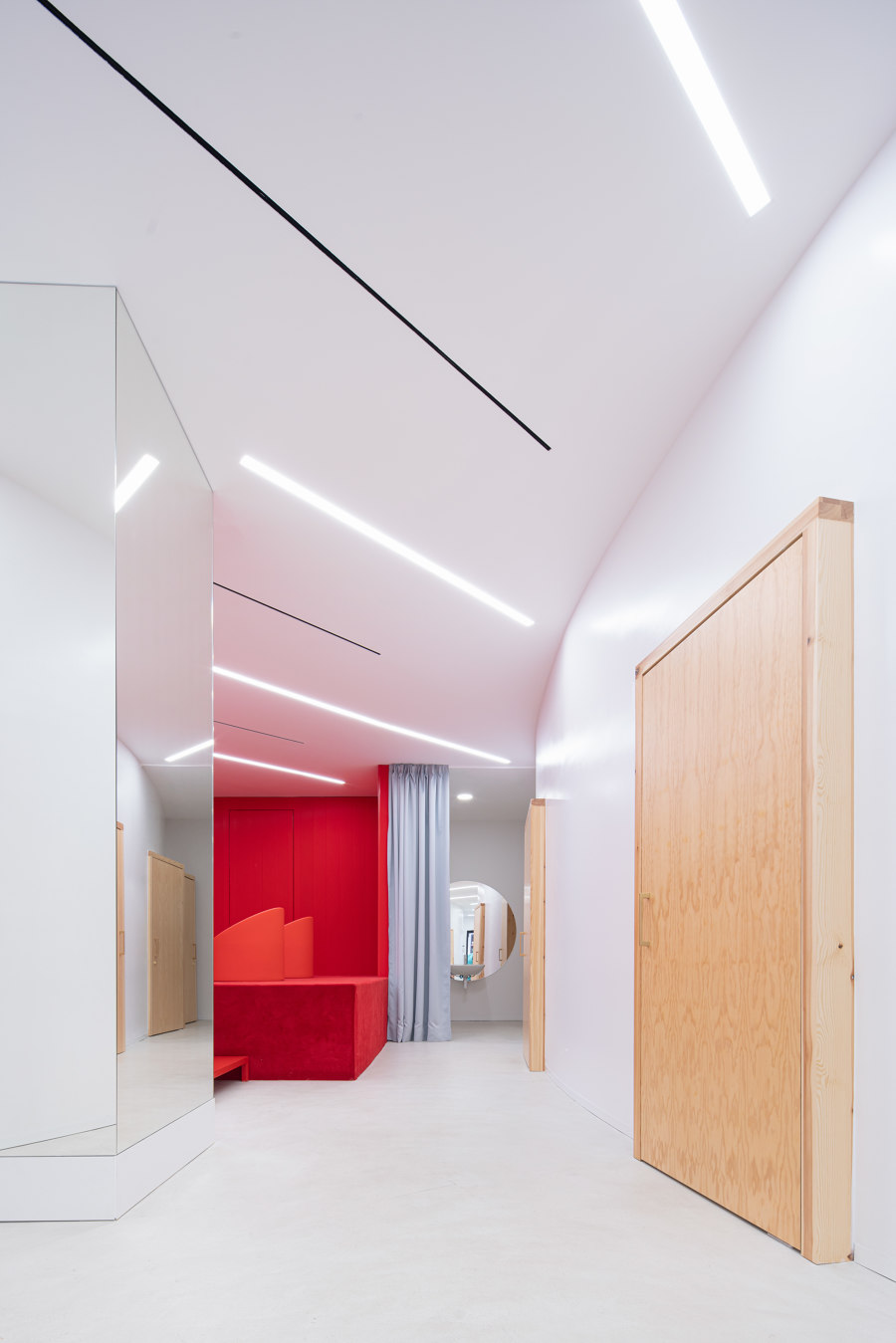 Impress Valencia di Raul Sanchez Architects | Ospedali