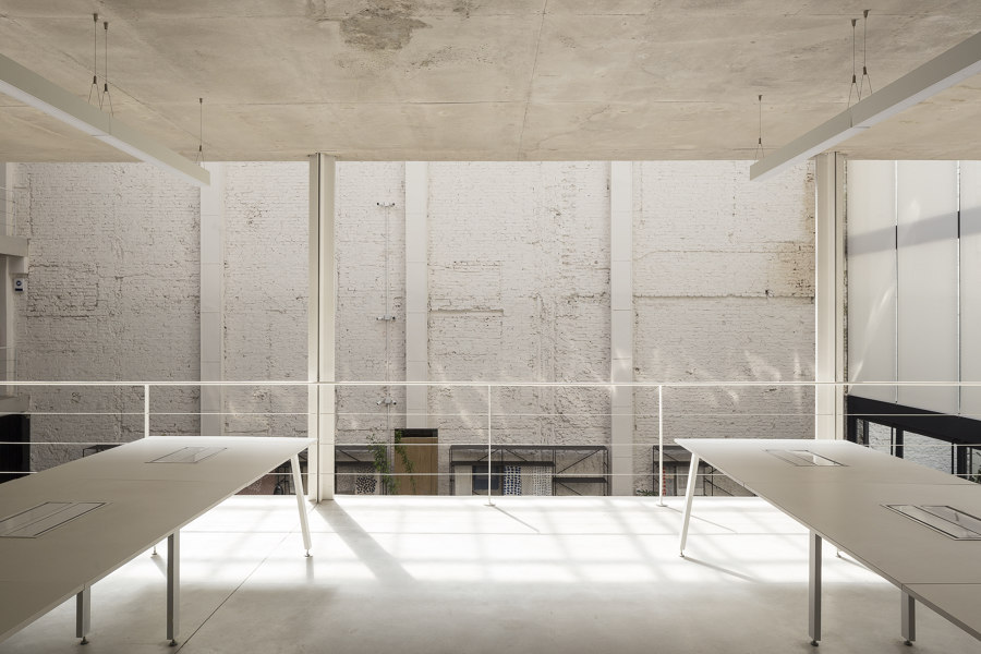 Soler Textiles Office by Ana Smud | Office facilities