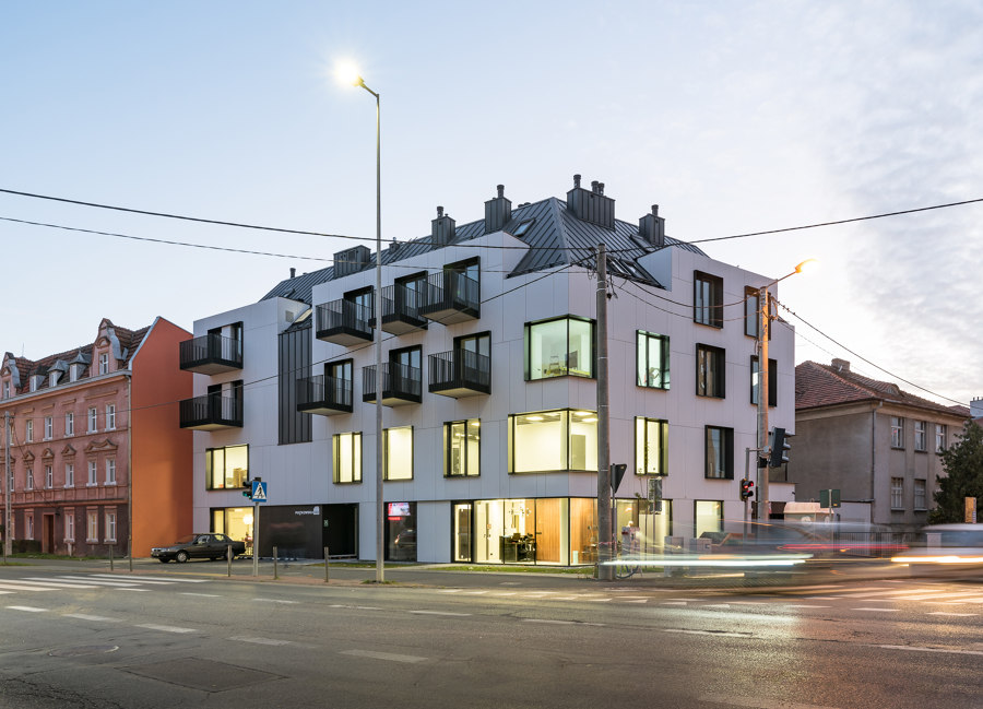 Piątkowska 133 di Easst architects | Edifici per uffici