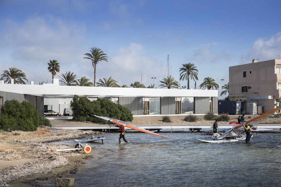 Formentera Water Sports Center de Marià Castelló Architecture | Terrains de sport