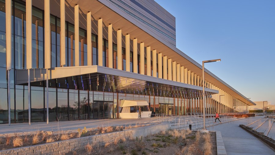 Buddy Holly Hall of Performing Arts and Sciences di Diamond Schmitt Architects | Palestre