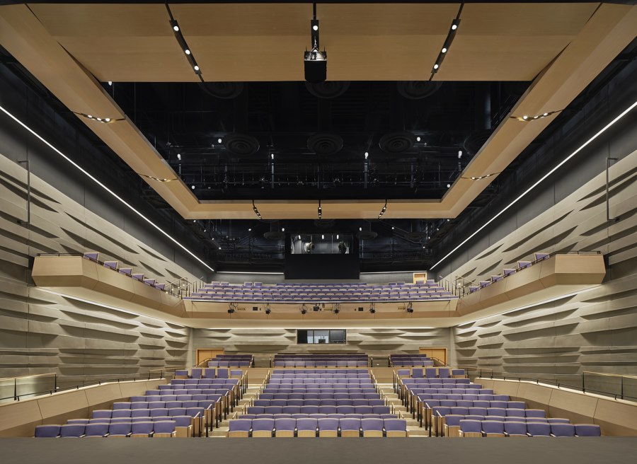 Buddy Holly Hall of Performing Arts and Sciences de Diamond Schmitt Architects | Pabellones deportivos