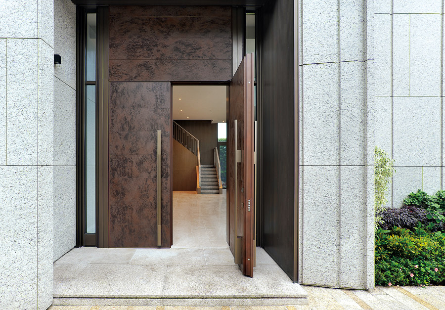 Hong Kong “Mont Rouge” – Luxury residential complex von Oikos – Architetture d’ingresso | Herstellerreferenzen
