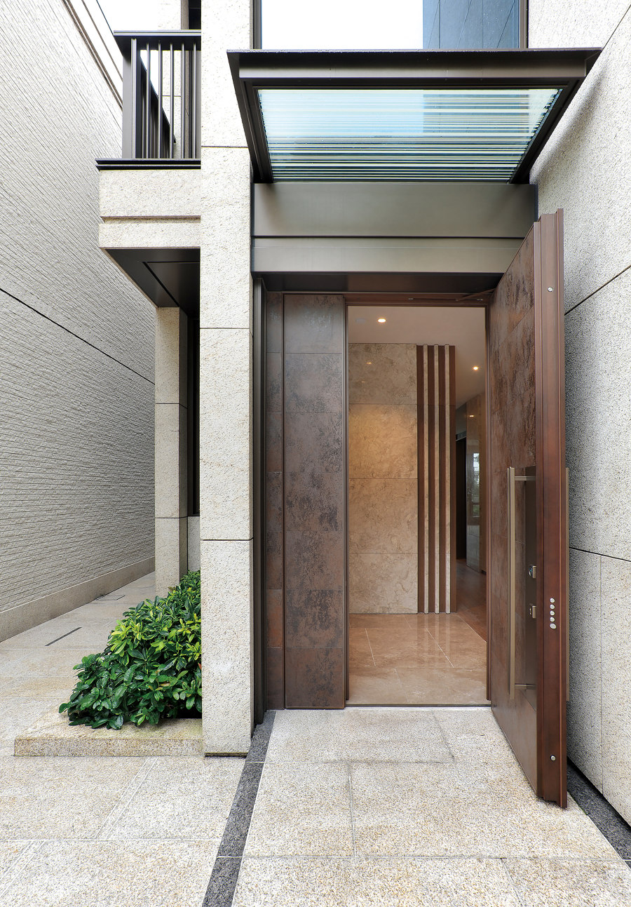 Hong Kong “Mont Rouge” – Luxury residential complex von Oikos – Architetture d’ingresso | Herstellerreferenzen