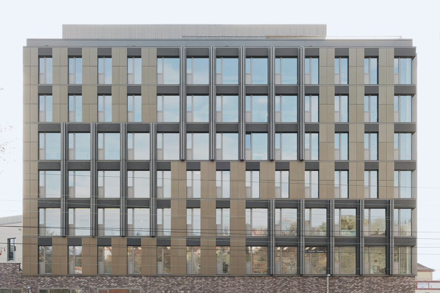 Westspitze – Office and commercial building de a+r Architekten | Immeubles de bureaux