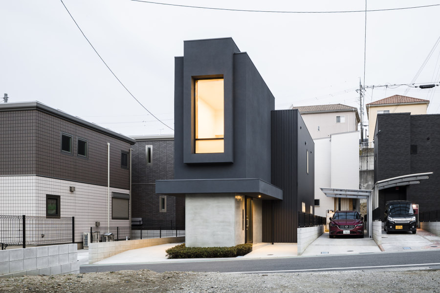 Slender House de FORM / Kouichi Kimura Architects | Casas Unifamiliares
