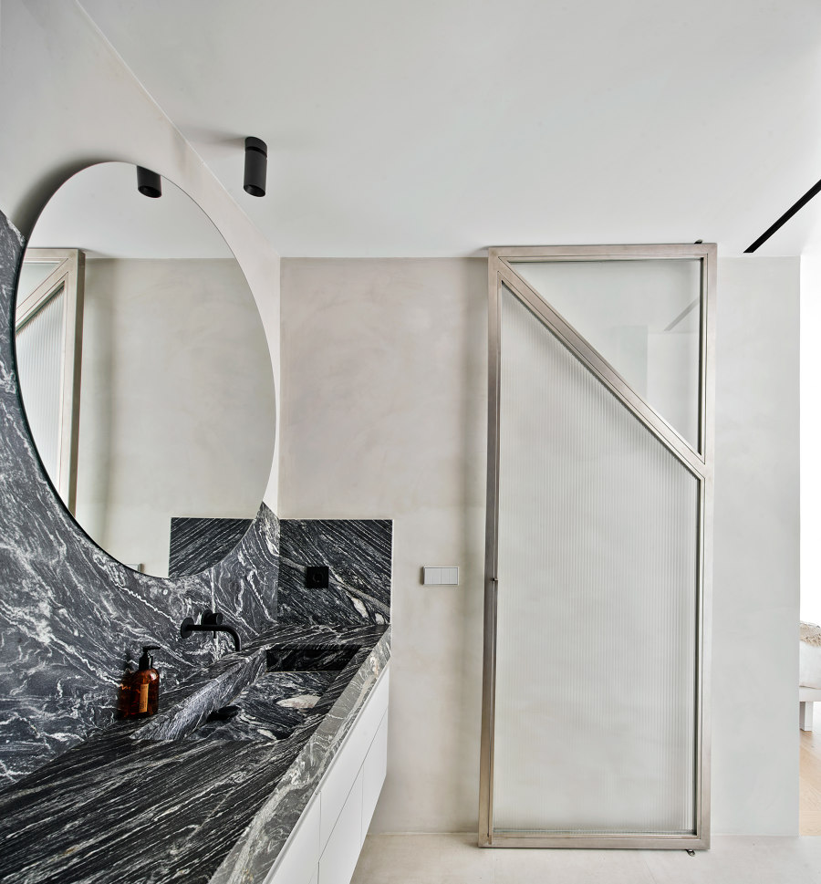 Residencia 0110 von Raul Sanchez Architects | Wohnräume