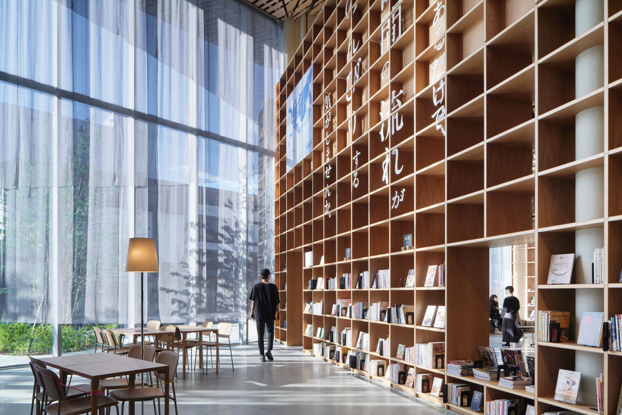 Nasushiobara City Library de Mari Ito + UAo | Edificio de Oficinas