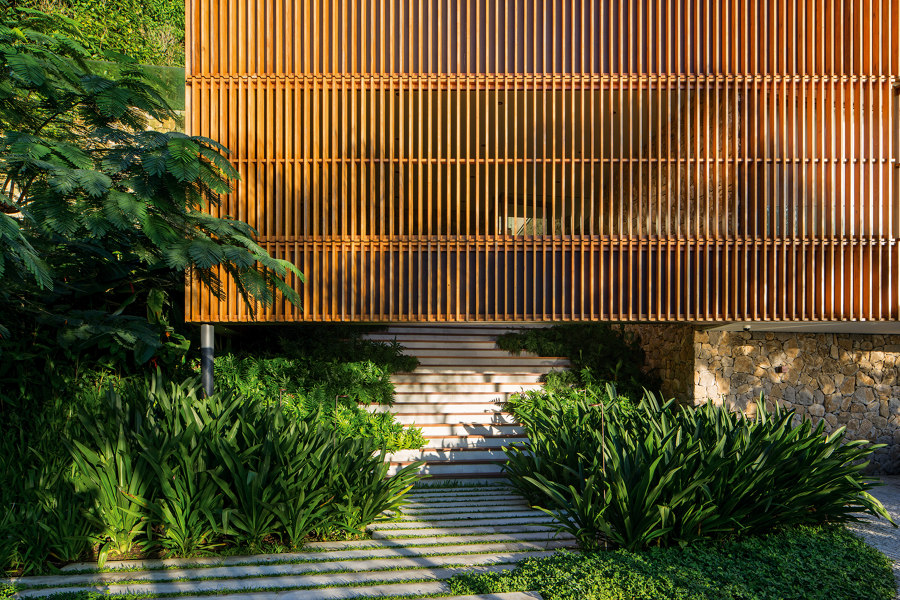 Delta House di Bernardes Arquitetura | Case unifamiliari