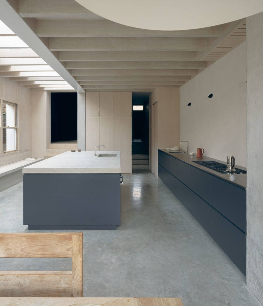 Concrete Plinth House | Case unifamiliari | DGN studio