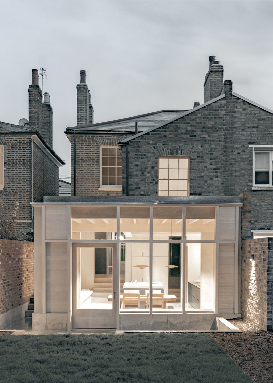 Concrete Plinth House de DGN studio | Maisons particulières