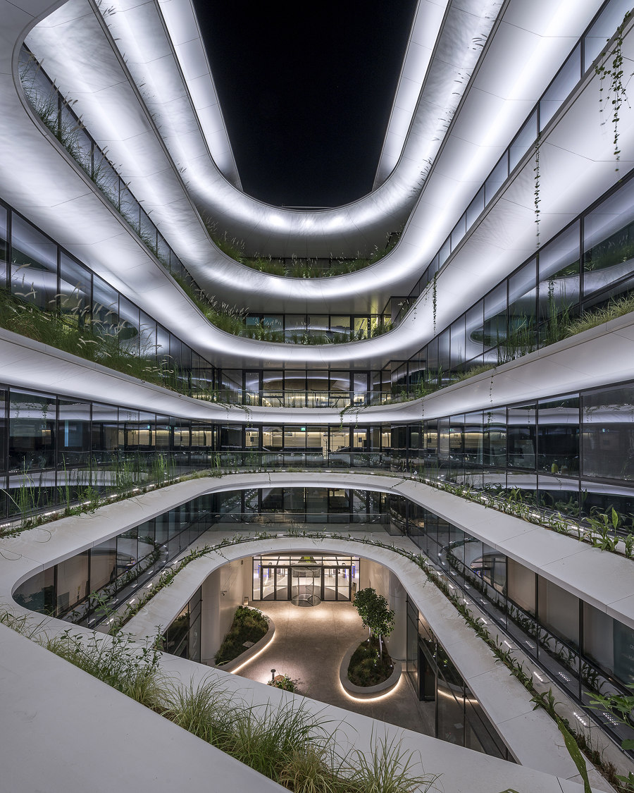The Orbit Urban Office Campus di Danilof Light + Visual Perception Studio | Edifici per uffici