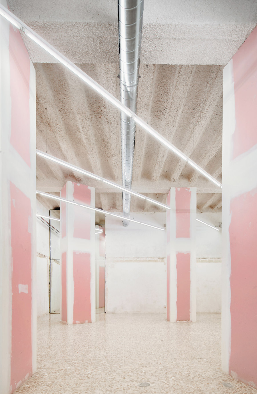 Art Gallery in Barcelona by MAIO | Shop interiors