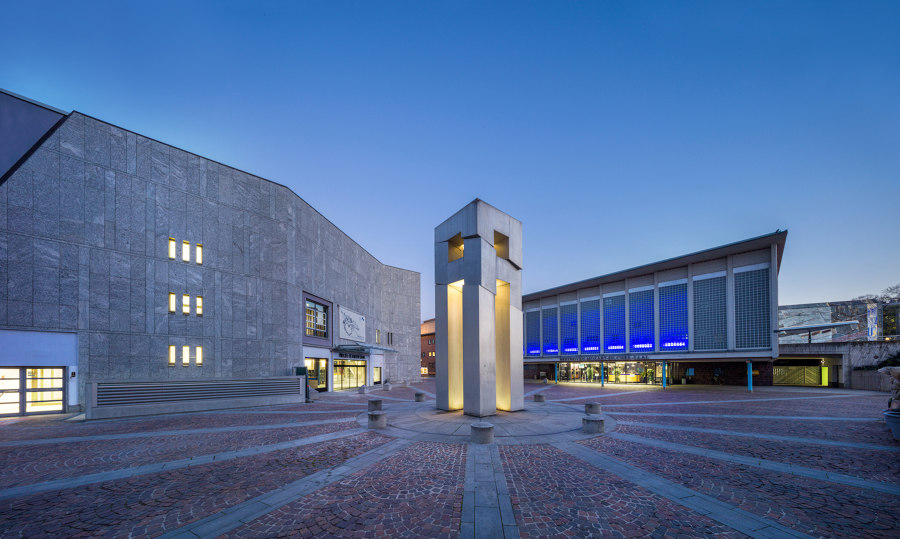 Liederhalle Kultur- und Kongresszentrum von pfarré lighting design | Verwaltungsgebäude