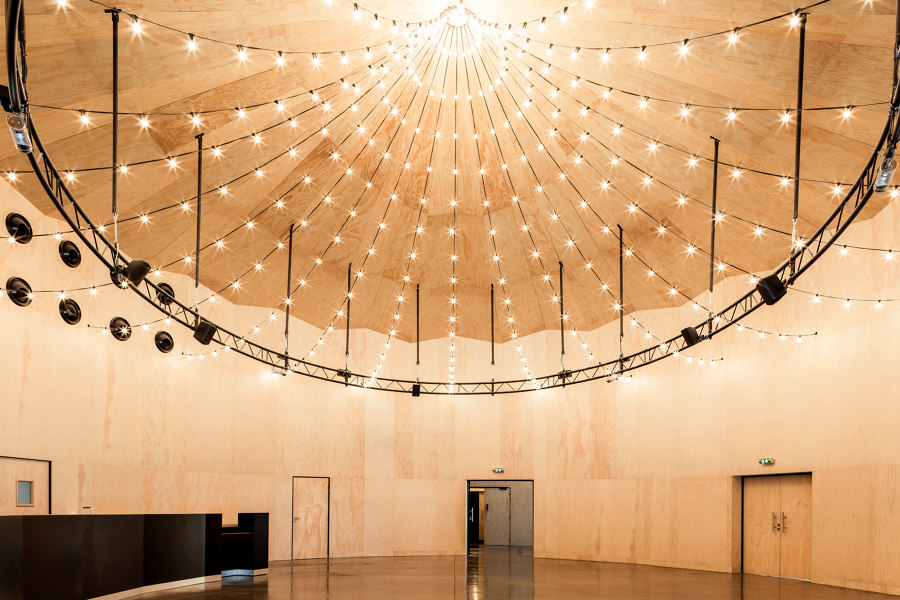 Domaine De Bayssan Auditorium And Open-air Amphitheater de K Architectures | Teatros
