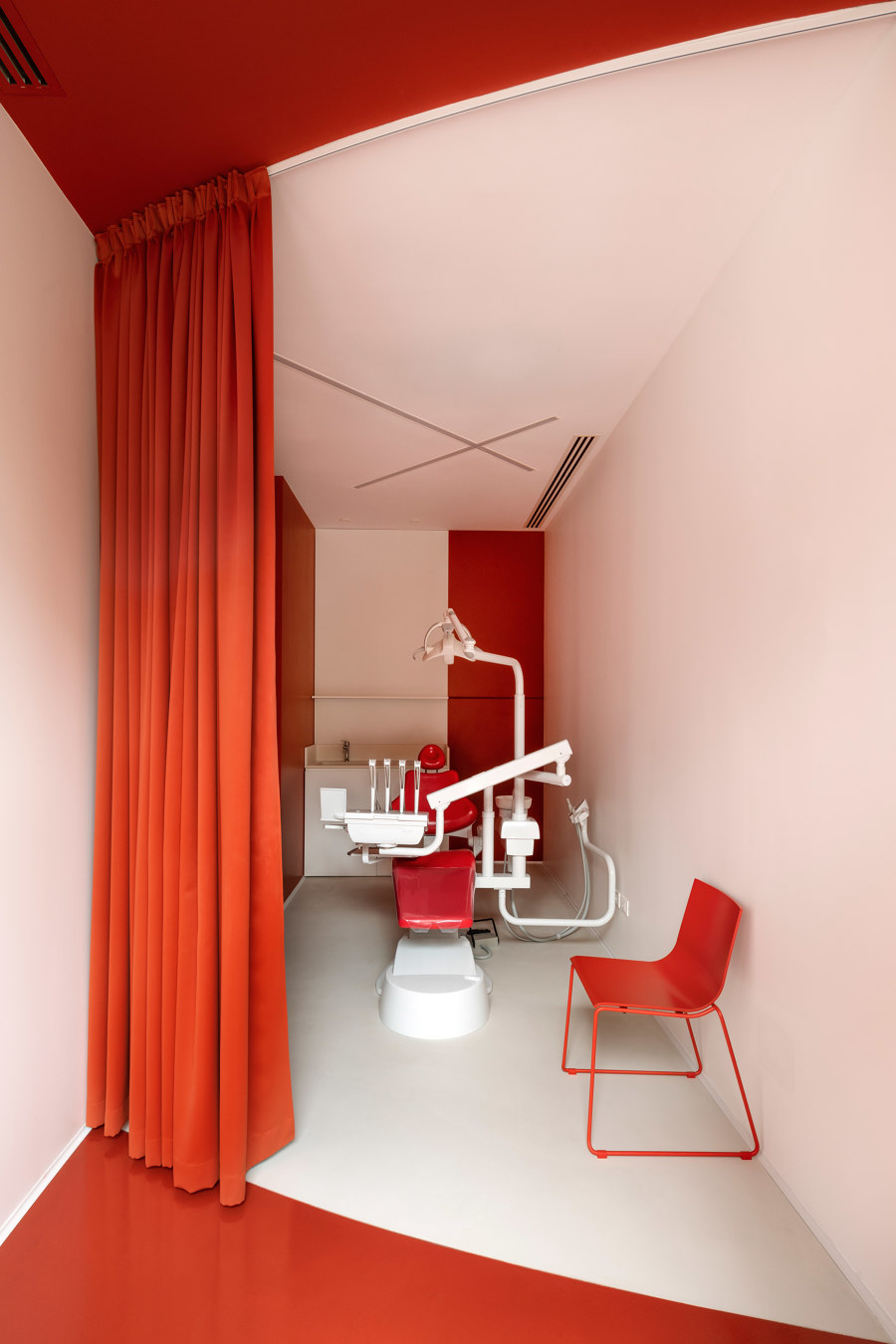 Impress Milano by Raul Sanchez Architects | Doctors' surgeries