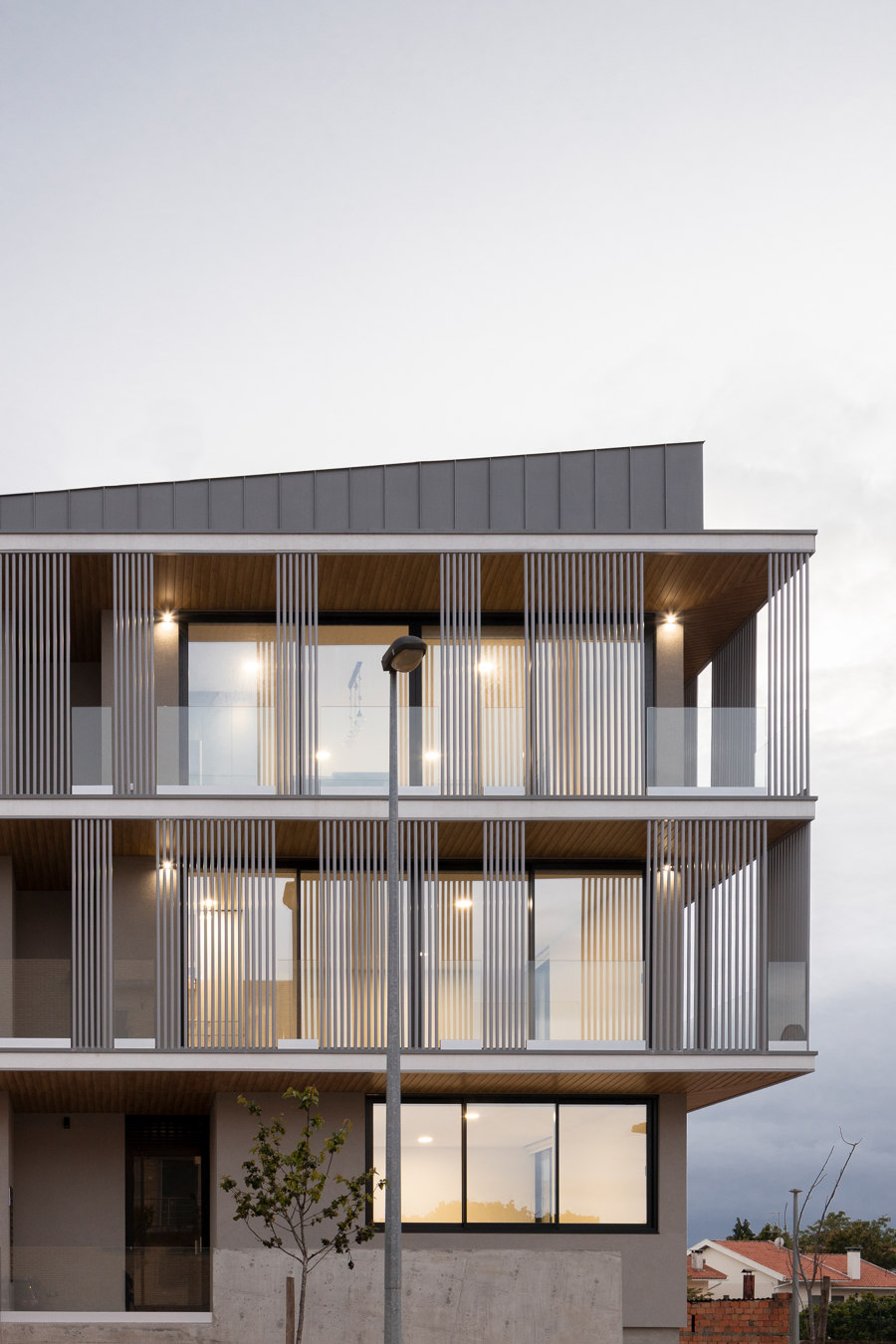 Bloco Habitacional I von Carolina Freitas Arquitectura | Mehrfamilienhäuser
