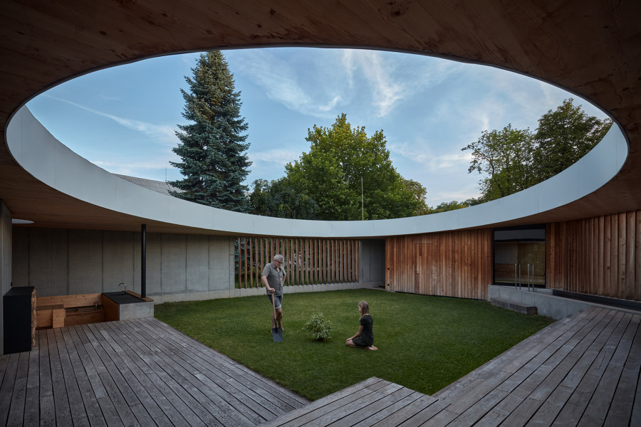 Internal Landscape Villa von Atelier Štepán | Einfamilienhäuser
