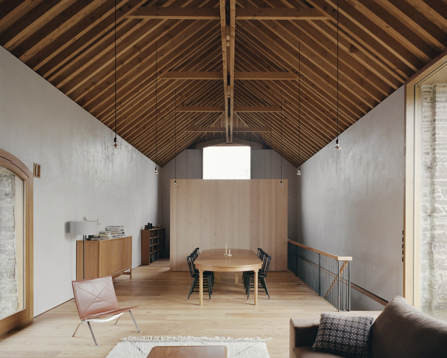Redhill Barn by Type Studio | Detached houses