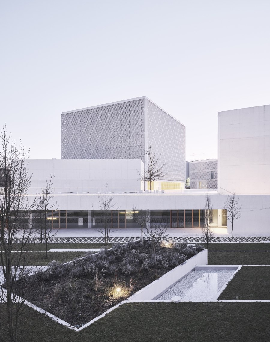 Islamic Religious and Cultural Center in Ljubljana von Bevk Perović Arhitekti | Sakralbauten / Gemeindezentren