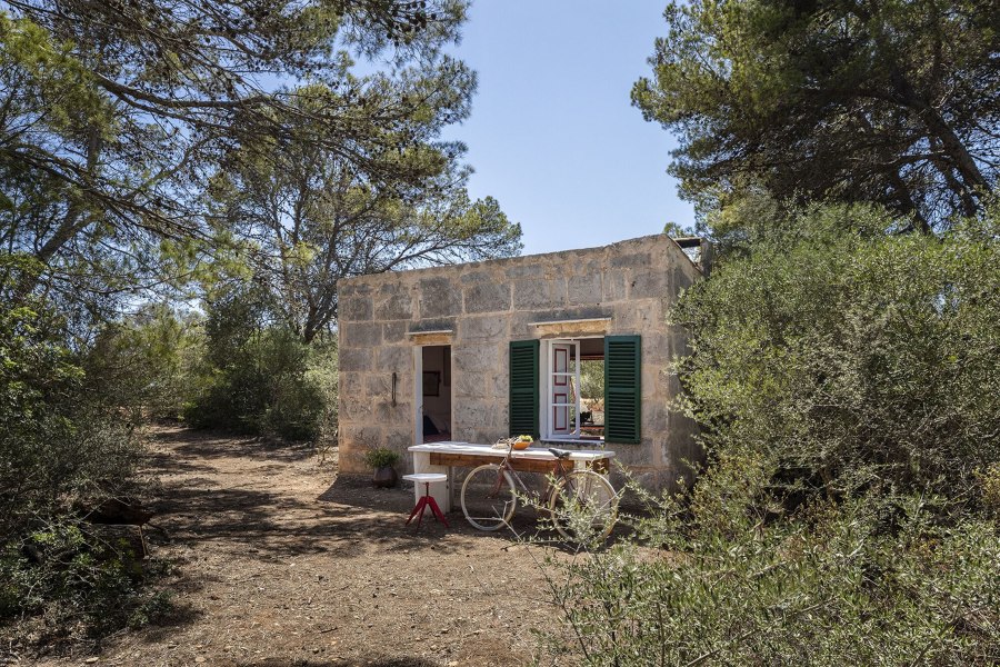12VoltRetreat Refuge by Mariana de Delás | Detached houses