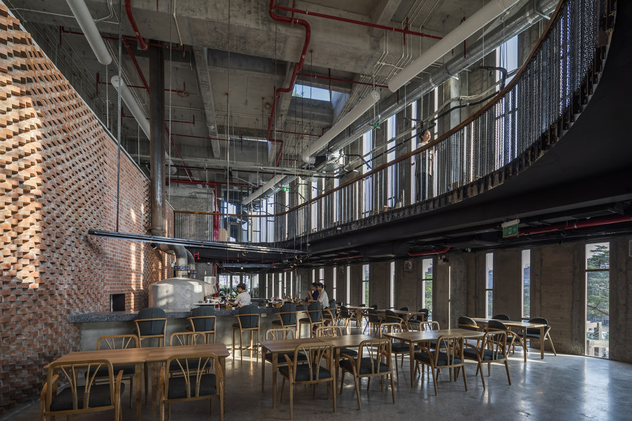 Pizza 4P's Hai Phong de Takashi Niwa Architects | Intérieurs de restaurant