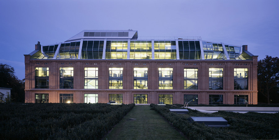 Elbschlosspark de Hadi Teherani | Edificio de Oficinas