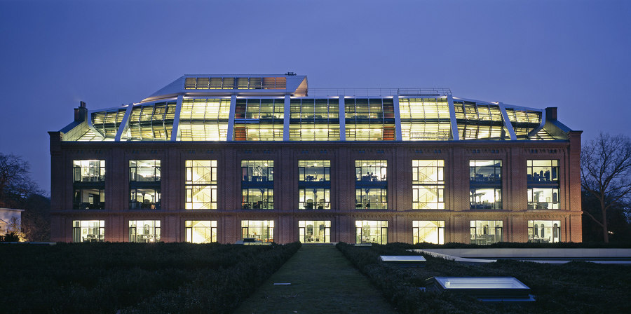 Elbschlosspark de Hadi Teherani | Edificio de Oficinas