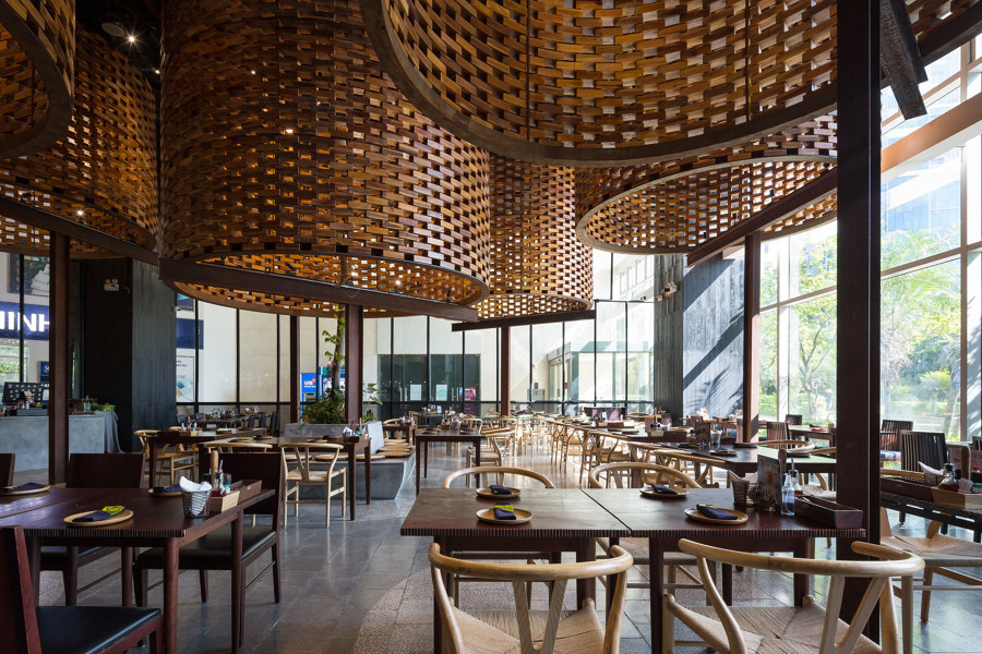 Pizza 4P’s Restaurant Landmark 72 by ODDO architects | Restaurant interiors