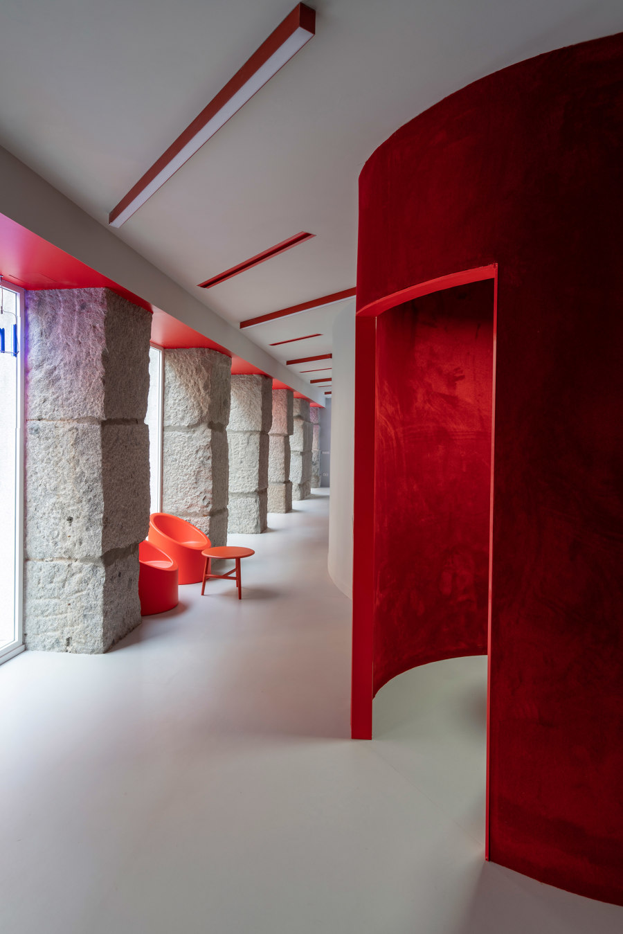 Impress Madrid Teens de Raul Sanchez Architects | Consultorios / bufetes